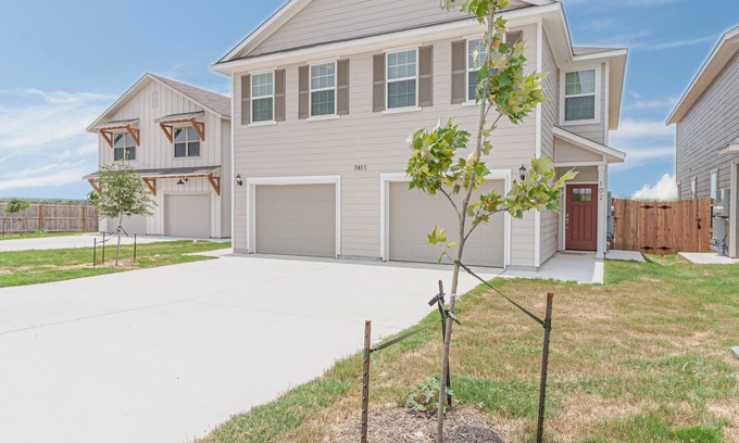 San Antonio House | Charming 3-bedroom townhome in San Antonio with WiFi and AC