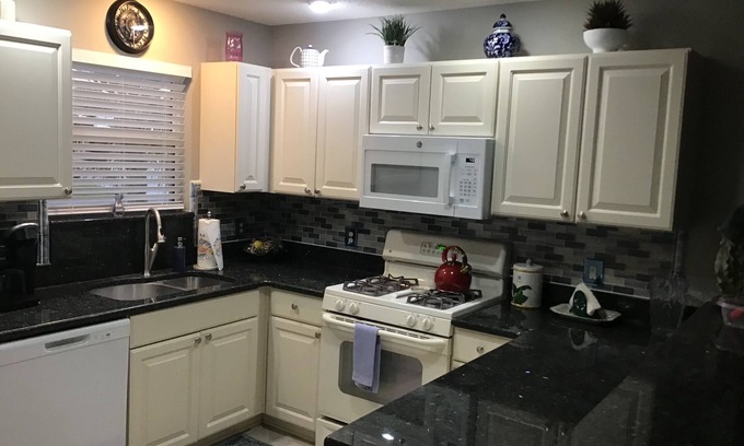 Lynnhaven House | Charming 3-bedroom house with AC and WiFi in The Villages