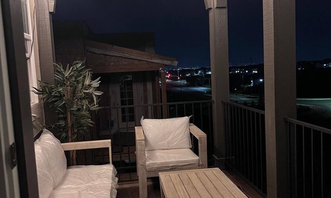 West Jordan House | Charming 3-bedroom townhome with WiFi and AC in welcoming West Jordan