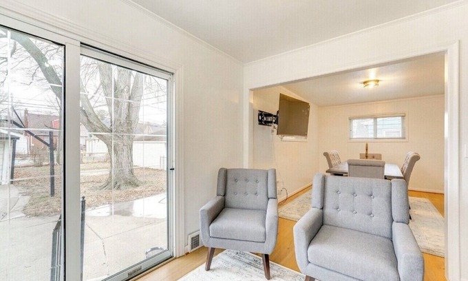 Dearborn Villa | Charming 3-bedroom villa with WiFi and AC in Dearborn