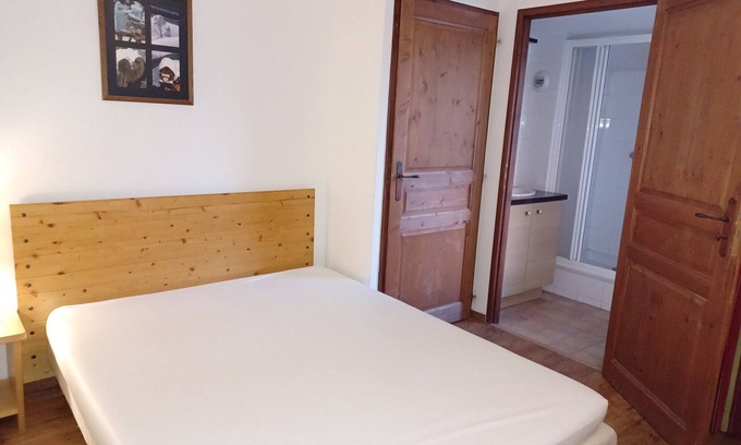 Brides-les-Bains Apartment | Charming 3-Room Apartment for 8 with Mountain View, Parking, and Balcony in Brides-les-Bains