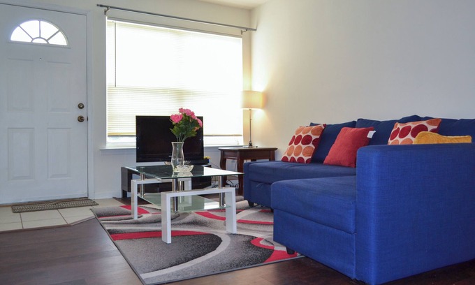 Iselin House | Charming 3-bedroom lovely Apartment in Woodbridge Township