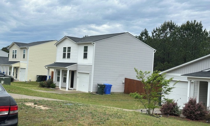 Fayetteville House | Charming 3bedroom house Fayetteville with WiFi, AC. and more. Start your getaway