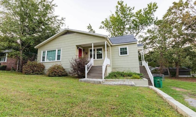 Rossville House | Charming 3BR Home in Rossville, GA Family Retreat