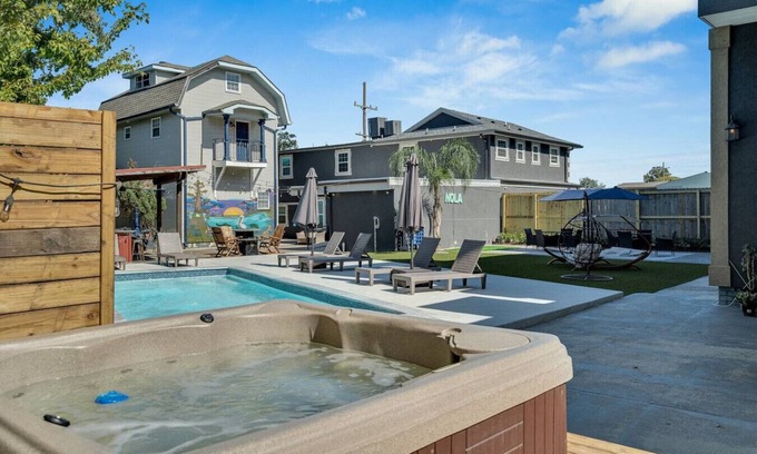 Tulane - Gravier Hotel | Charming 3BR Retreat w Shared Pool & Hot Tub, NOLA