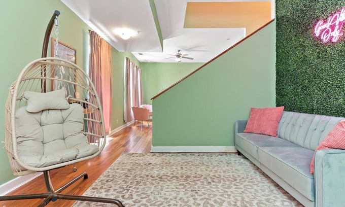 Old West Broad Neighborhood Condo | Charming 3BR Retreat | Heart of Savannah | Near Forsyth Park!