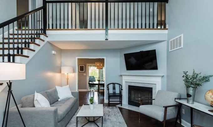 Chapel Hill House | Charming 4 bed home with water views-mins to UNC