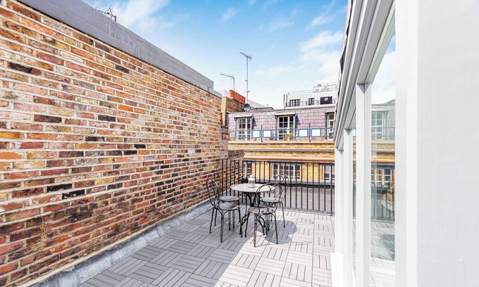 Barbican House | Charming 4 bed Smithfield House with roof terrace