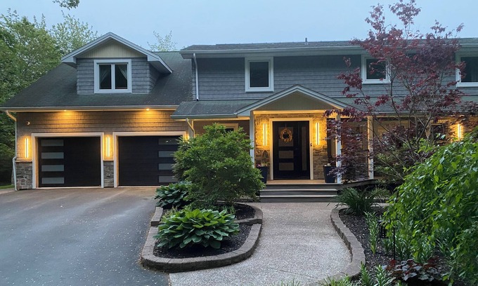 Halifax County House | Charming 4-bedroom lake house in Upper Tantallon