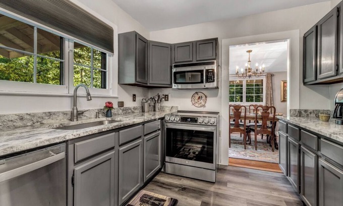 Ridgecrest Cottage | Charming 4-bedroom cottage in welcoming Black Mountain with WiFi.