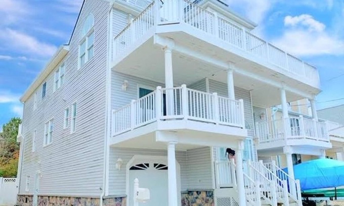 Townsend's Inlet Condo | Charming 4 Bedroom in South end of Sea Isle City