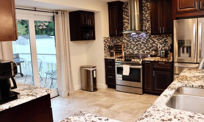 White Oak House | Charming 4-bedroom house with AC and WiFi in brilliant Silver Spring