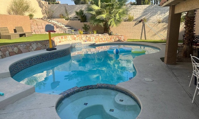 The Section Seven House | Charming 4-bedroom house in enchanting Las Vegas!