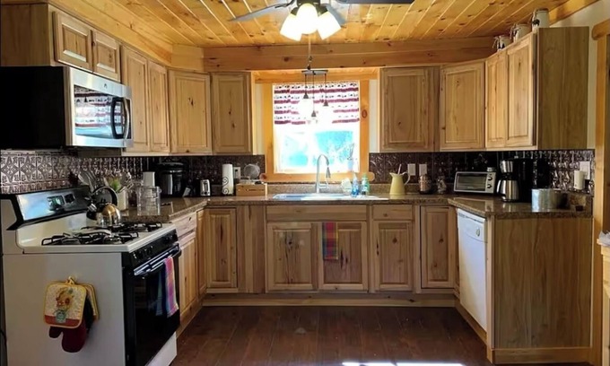 Port Kent House | Charming 4-bedroom house in Port Kent