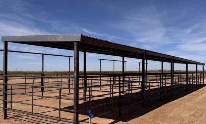Wittmann House | Charming 4-bedroom house in Wittmann with up to 4 Stalls for your horses.
