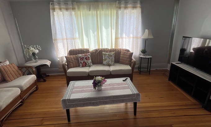 Buffalo House | Charming 4-bedroom house with WiFi, AC in lovely Buffalo
