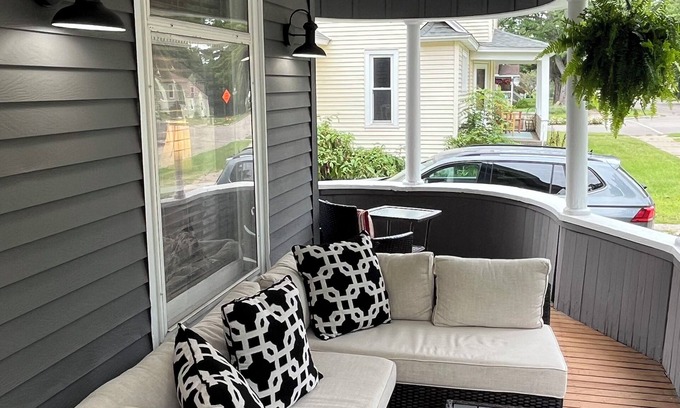 Holland House | Charming 4-bedroom house with WiFi and AC in Holland