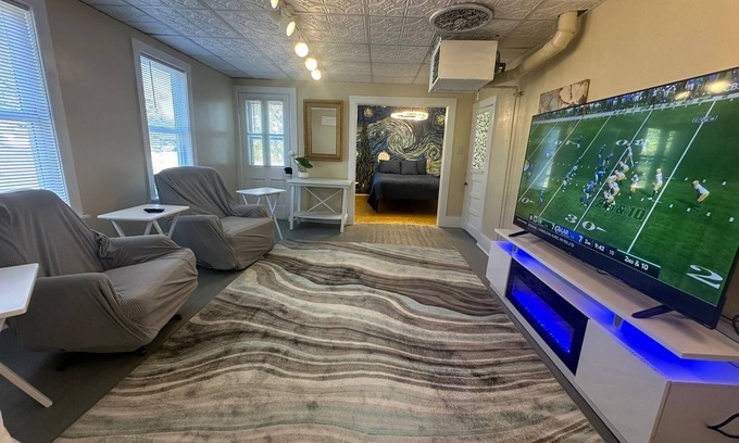 Warrens House | Charming 4-bedroom house with WiFi and Cable awaits you in Warrens!