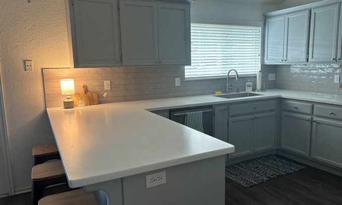 Norman House | Charming 4-bedroom house in Norman 1.5 miles from the stadium.