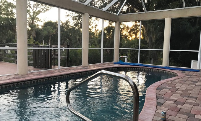 Venice House | Charming 4-bedroom house with AC, WiFi, In- ground pool. 12 minutes to Beach
