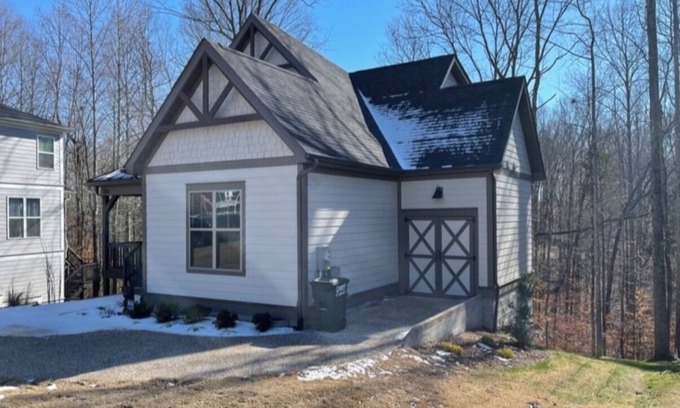 Tullahoma House | Charming 4 Bedroom Lake Side Retreat at The Reserve at Holiday Landing
