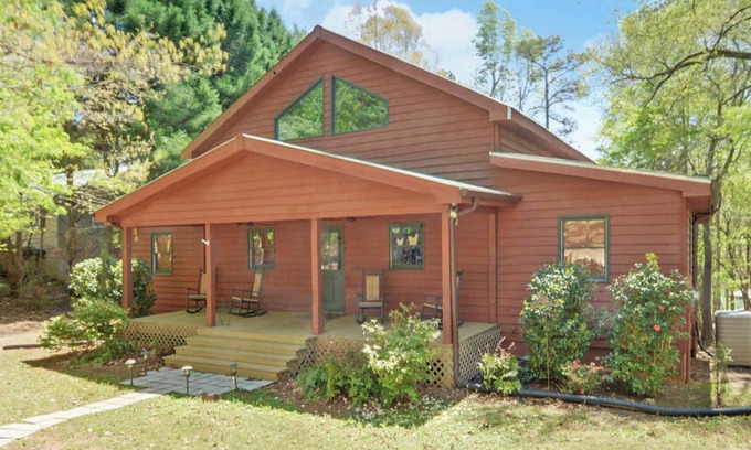 Reed Creek House | Charming 4-bedroom Lakefront Home in peaceful Hartwell