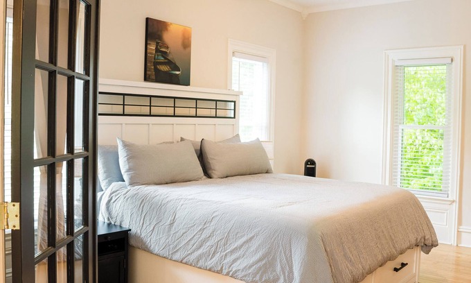 Fennville House | Charming 4-bedroom Modern Farmhouse with AC, WiFi, & Close to Lakes!
