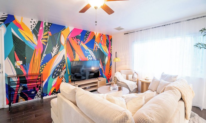 Palmdale House | Charming 4-bedroom pet-friendly house centrally located in West Palmdale.