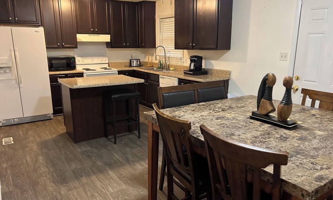 Fayetteville House | Charming 4-bedroom Carolina living in Fayetteville