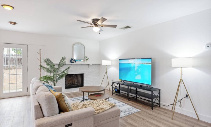 Hill Country House | Charming 4-Bedroom Home in Desirable San Antonio