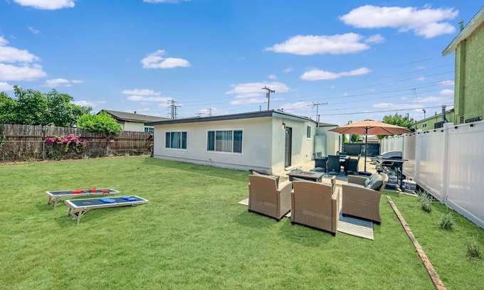 San Gabriel House | Charming 4-bedroom House with WiFi, AC in beautiful San Gabriel