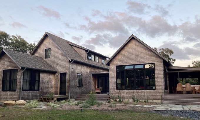 Vineyard Haven House | Charming 4-bedroom house in enchanting West Tisbury near Lambert’s Cove