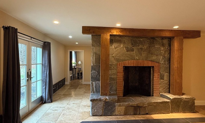 Marlborough House | Charming 4-BR + 6 bathroom chateau with WiFi, in Marlborough view on Monadnock