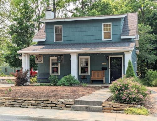 Bloomington House | Charming 4 BR W Hot Tub 3 Kings Walk to Downtown