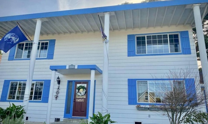 Humboldt Hill House | Charming 4B/2B Home In Exclusive Neighborhood of Eureka