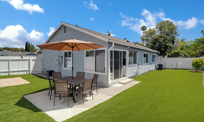 Thousand Oaks House | Charming 4BDs2BAs at Thousand Oaks