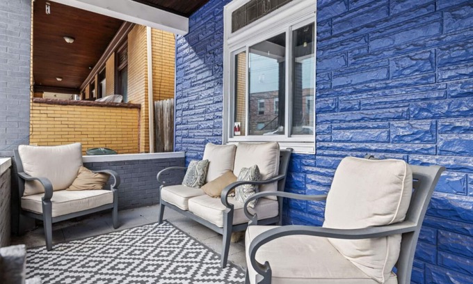 Perry North House | Charming 4bedroom home with AC WiFi in Pittsburgh close to Downtown and Stadium