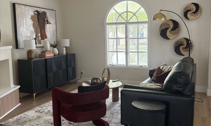 Kessler House | Charming 4BR | Deck + Pets OK I Bishop Arts
