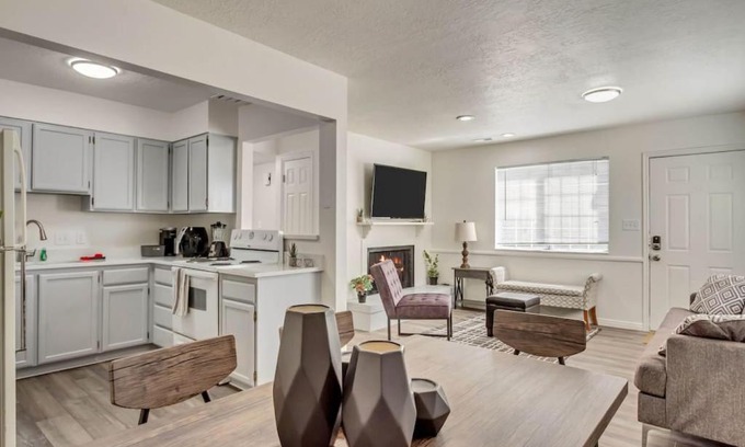 North Park House | Charming 4BR Townhouse in Central Provo