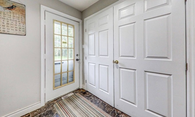 Kirkfield Cottage | charming 5 br cottage,hotub,lake acess