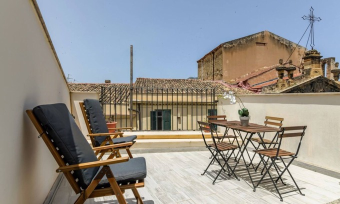 Castellammare Vucciria Apartment | Charming 80 sqm apartment, with mezzanine, for 6 people, located on the 4th floor of a renovated period building. The property is located in the heart of the historic center (Traffic-Restricted Area), between the lively Vucciria market and La Cala (port