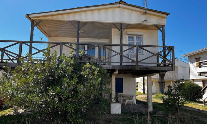 Gruissan Plage Ski Chalet | Charming 9-Person Chalet with Terrace Near Beach in Gruissan