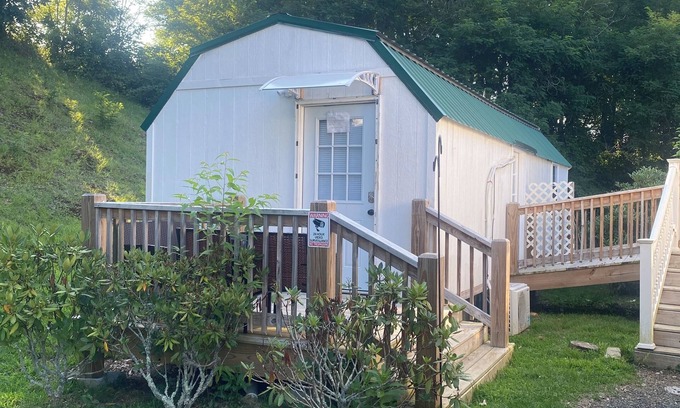 Newland Apartment | Charming accessory unit/studio/tiny home located on family Christmas Tree Farm