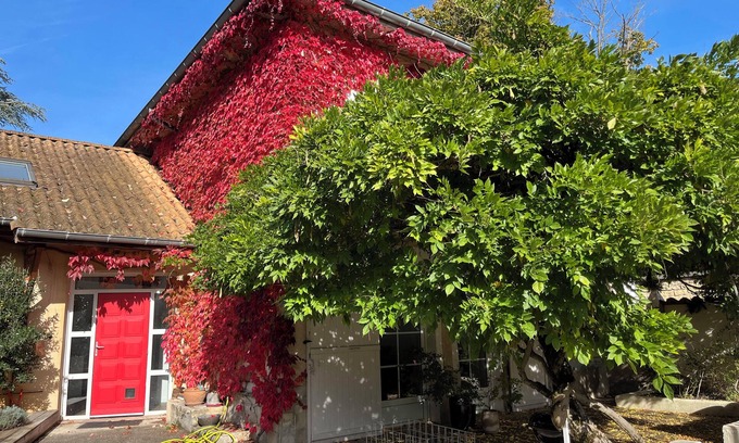 Nivolas-Vermelle House | Charming accommodation with spa 🏡 🧘♂️🌿 And electric charging station 🚗