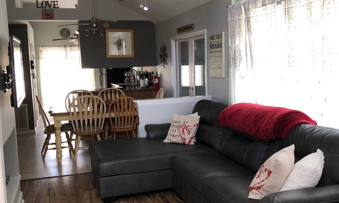 Villas House | Charming/Affordable/Gut Renovated/Fully Fenced in Yard/DOG FRIENDLY