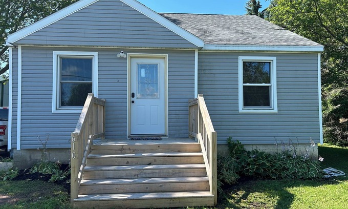 Algoma House | Charming Algoma retreat - 10 min. Walk to the Beach