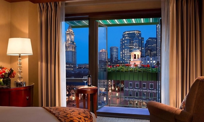 Government Center House | Charming Amenities like Juliette Balcony! Close to Boston Common & Prudential!