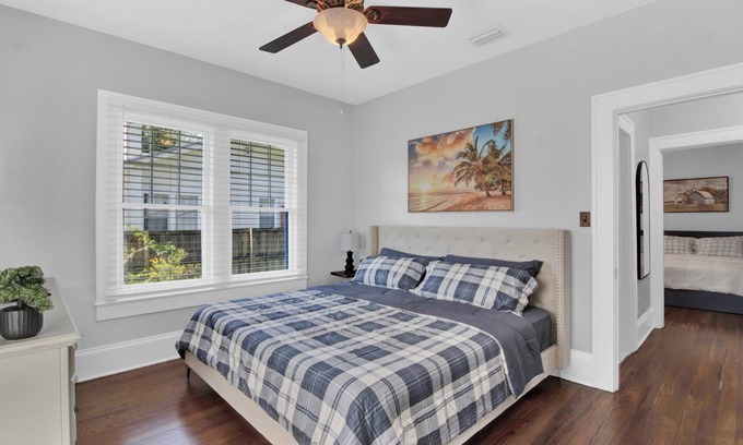 Sanford House | Charming and bright 2-bedroom bungalow in wonderful Historic Sanford