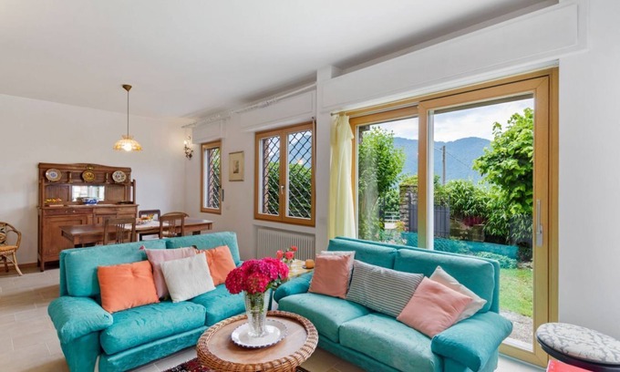 Cernobbio Apartment | Charming and bright flat for 5 people in Cernobbio, in the hamlet of Rovenna, on the way up to mount Bisbino.The apartment, furnished with vintage and modern furniture, comes with private parking and enjoyable outdoor spaces, like the pergola in the gard