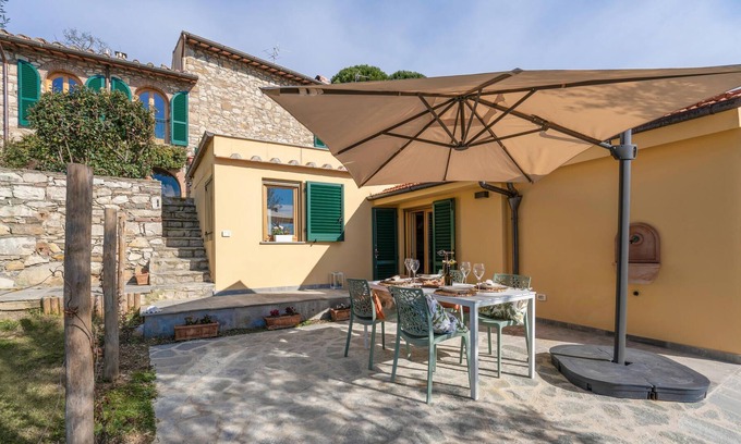 Sesto Fiorentino House | Charming and cozy vacation home with shared pool in beautiful Tuscan countryside.
